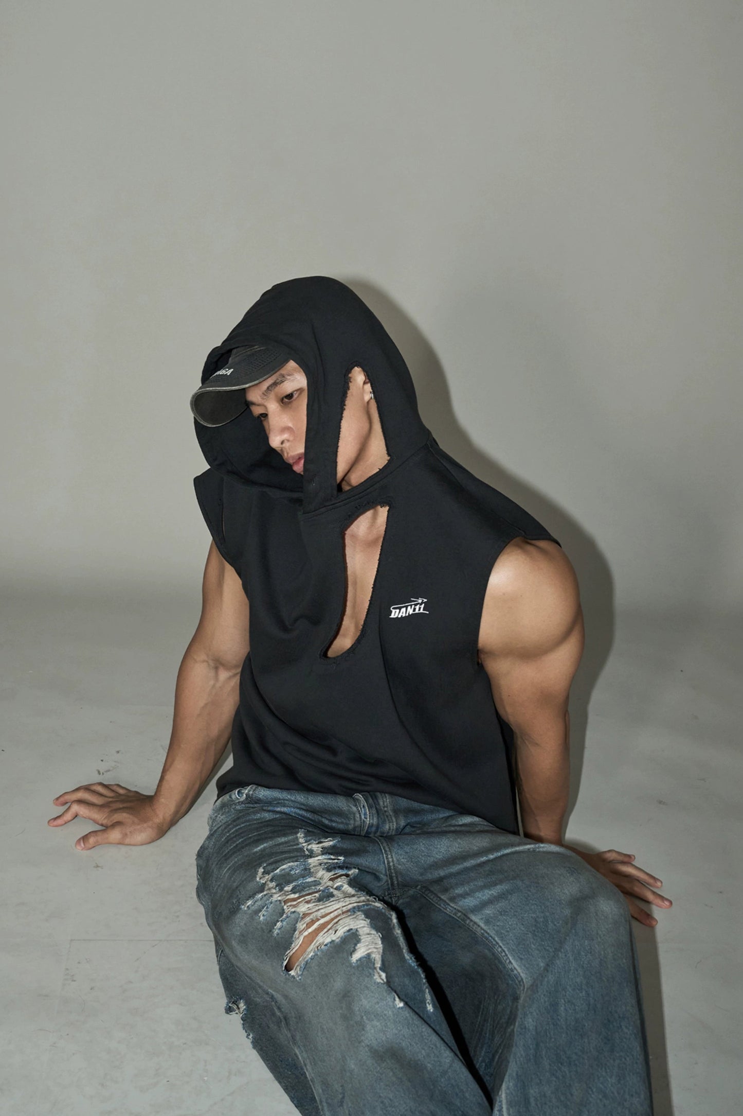 Wash embroidery hooded vest  #YG007