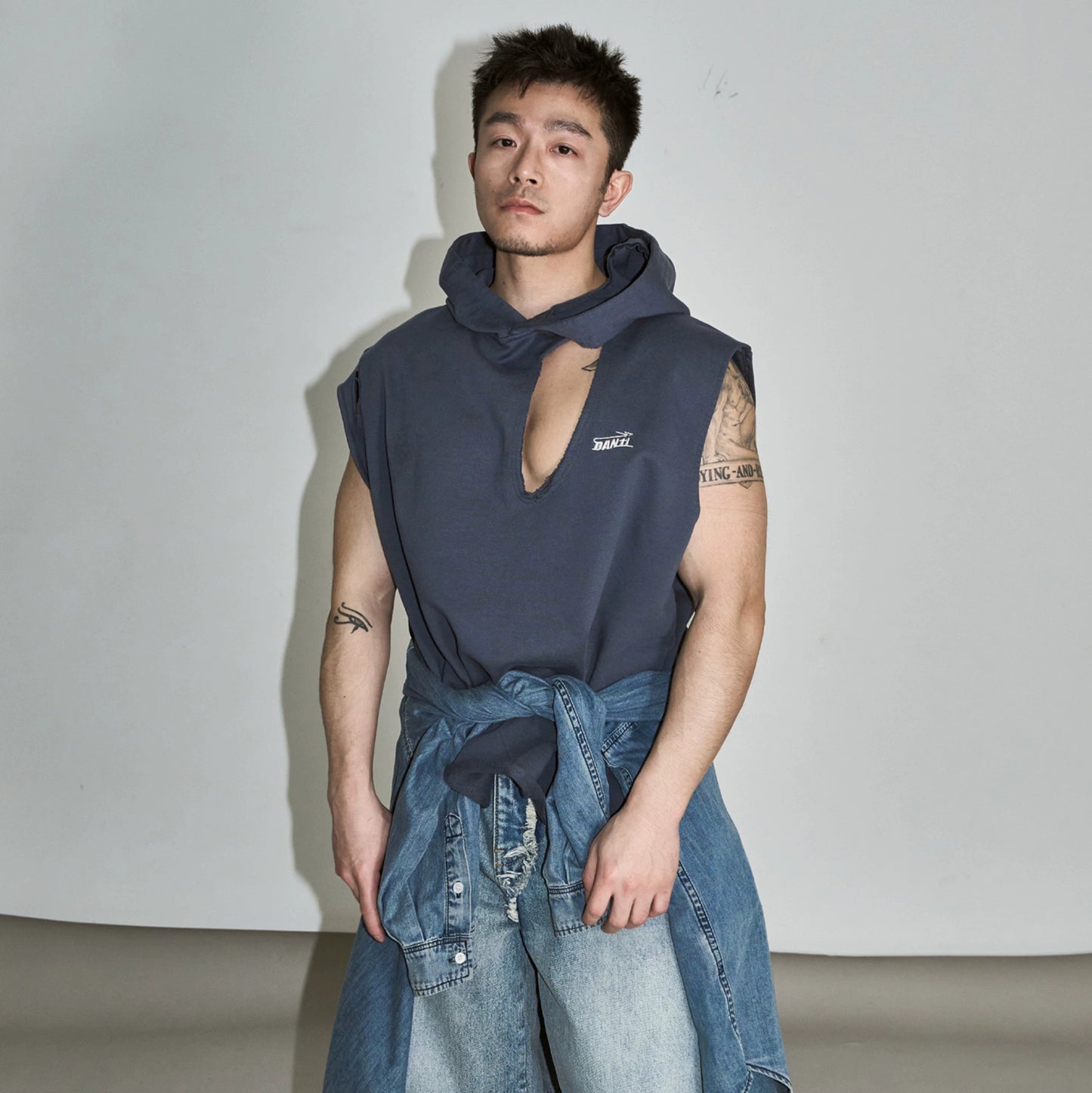 Wash embroidery hooded vest  #YG007
